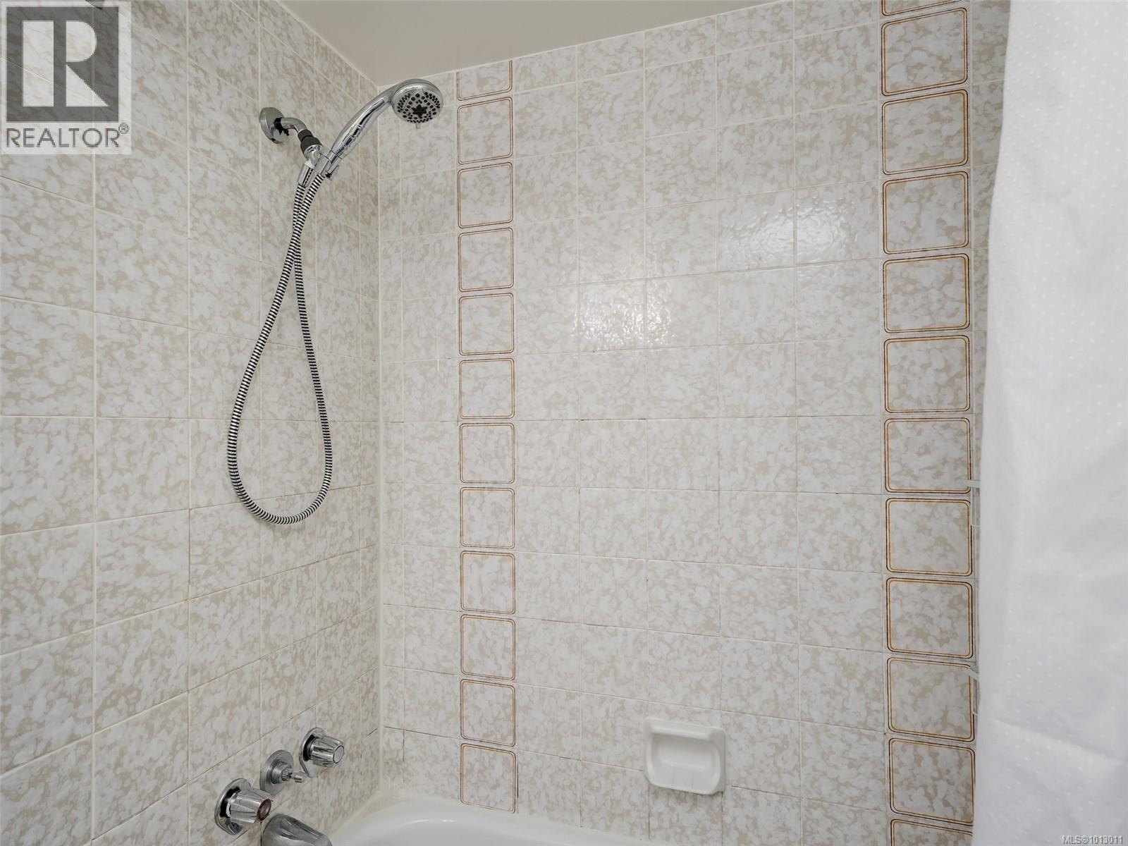 Photo 15 of 203 2747 Quadra St, Victoria BC
