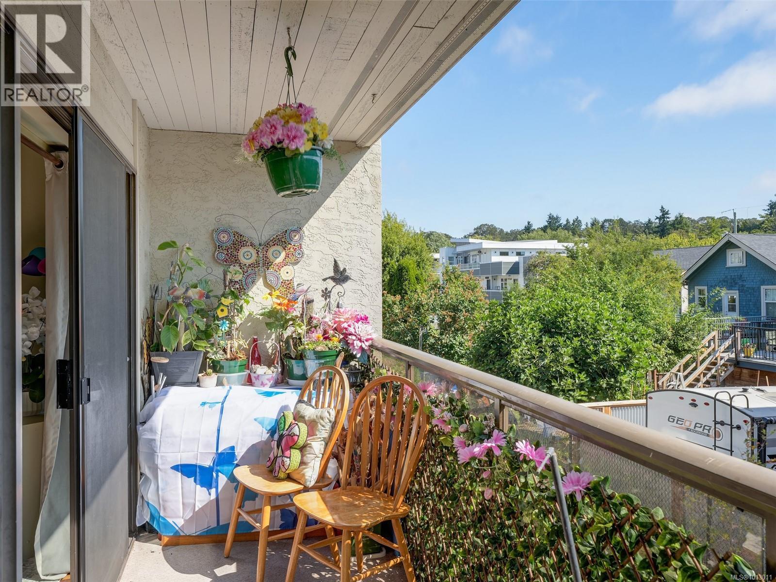 Photo 19 of 203 2747 Quadra St, Victoria BC