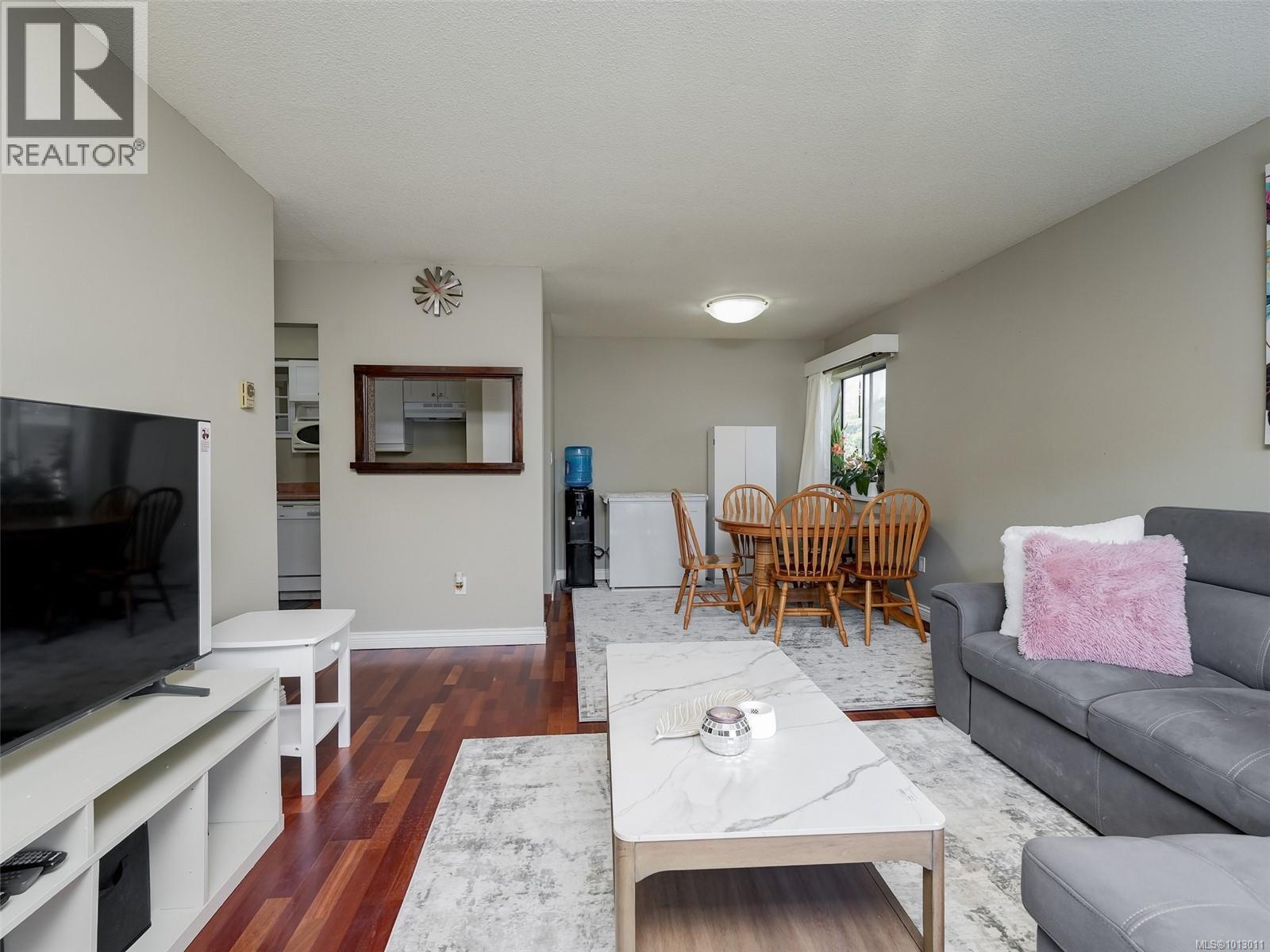 Photo 6 of 203 2747 Quadra St, Victoria BC