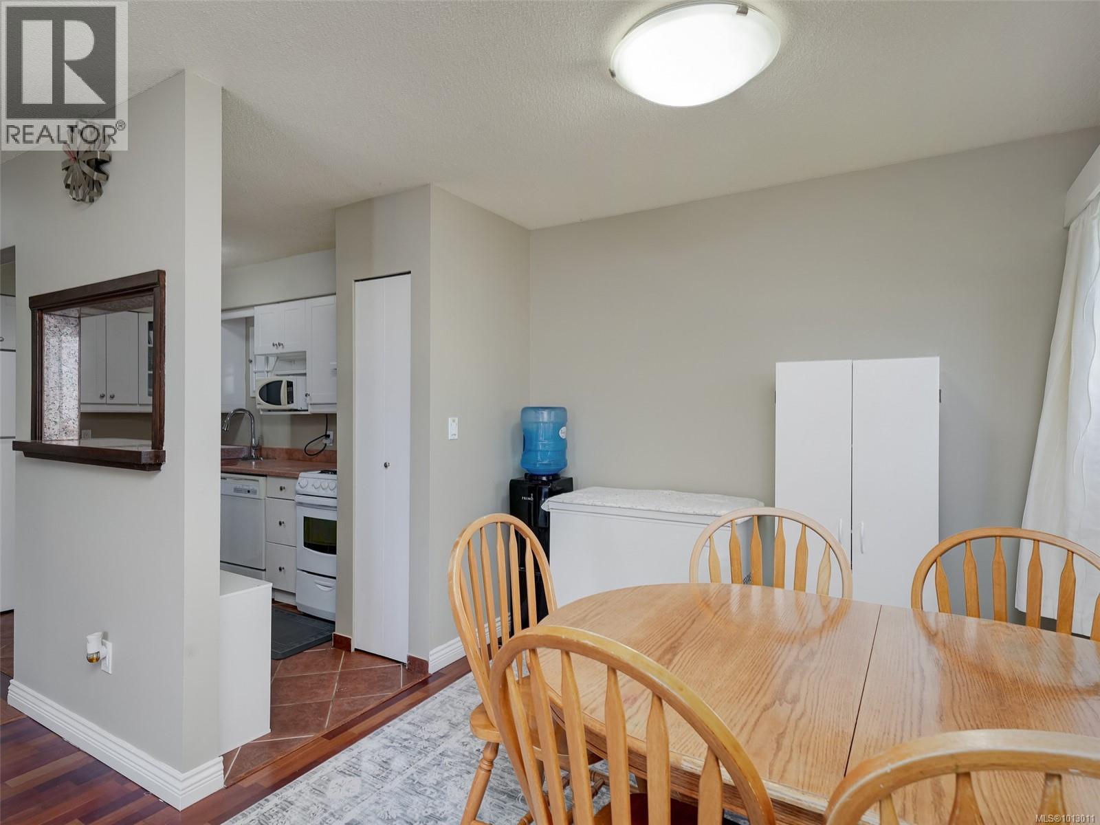 Photo 8 of 203 2747 Quadra St, Victoria BC