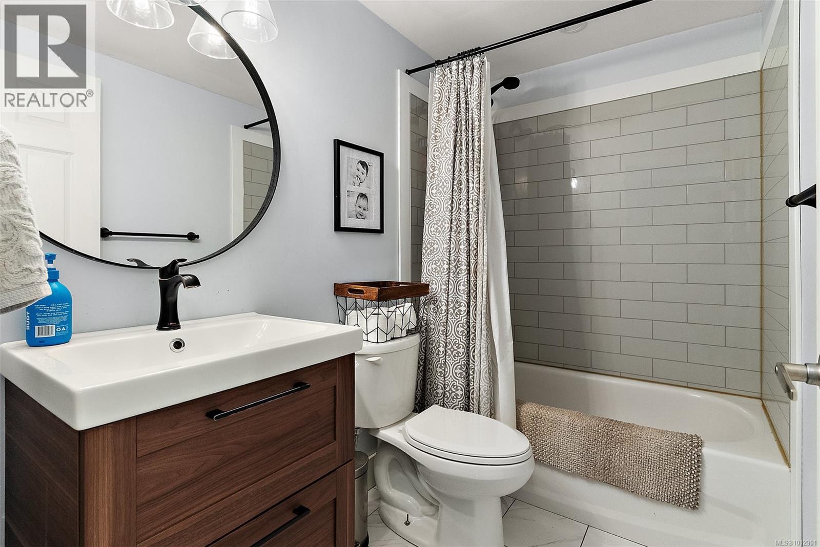 Photo 10 of 2123 Sarita Rd, Shawnigan Lake BC