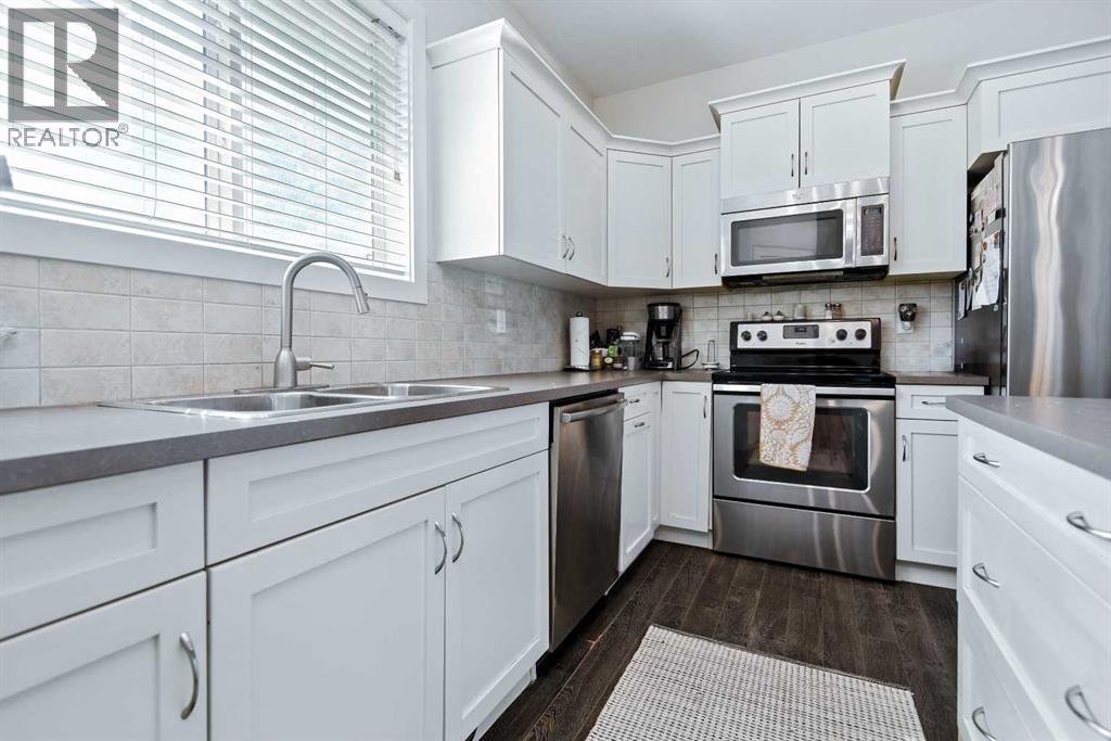 Photo 12 of 138 Bowman Circle, Sylvan Lake AB