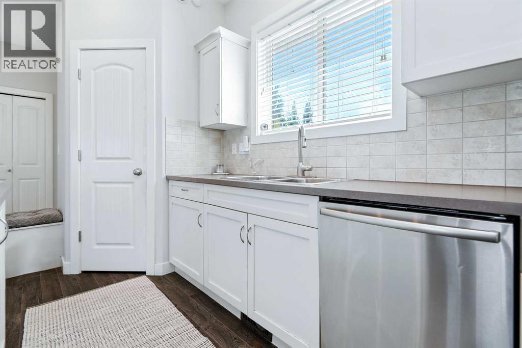 Photo 13 of 138 Bowman Circle, Sylvan Lake AB
