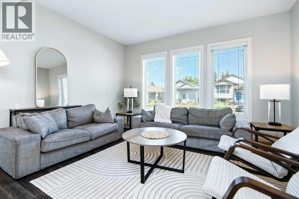 Photo 9 of 138 Bowman Circle, Sylvan Lake AB