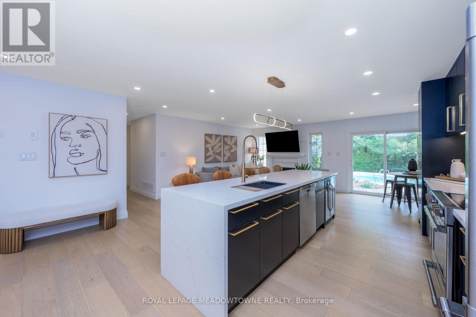 Photo 13 of 65 Browns Crescent, Halton Hills ON