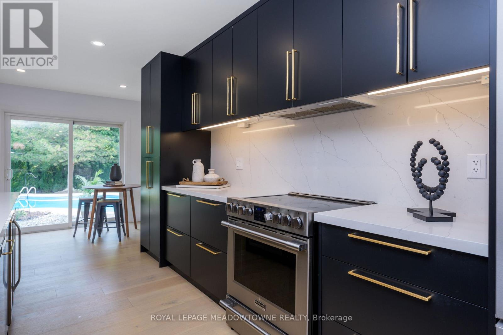 Photo 14 of 65 Browns Crescent, Halton Hills ON
