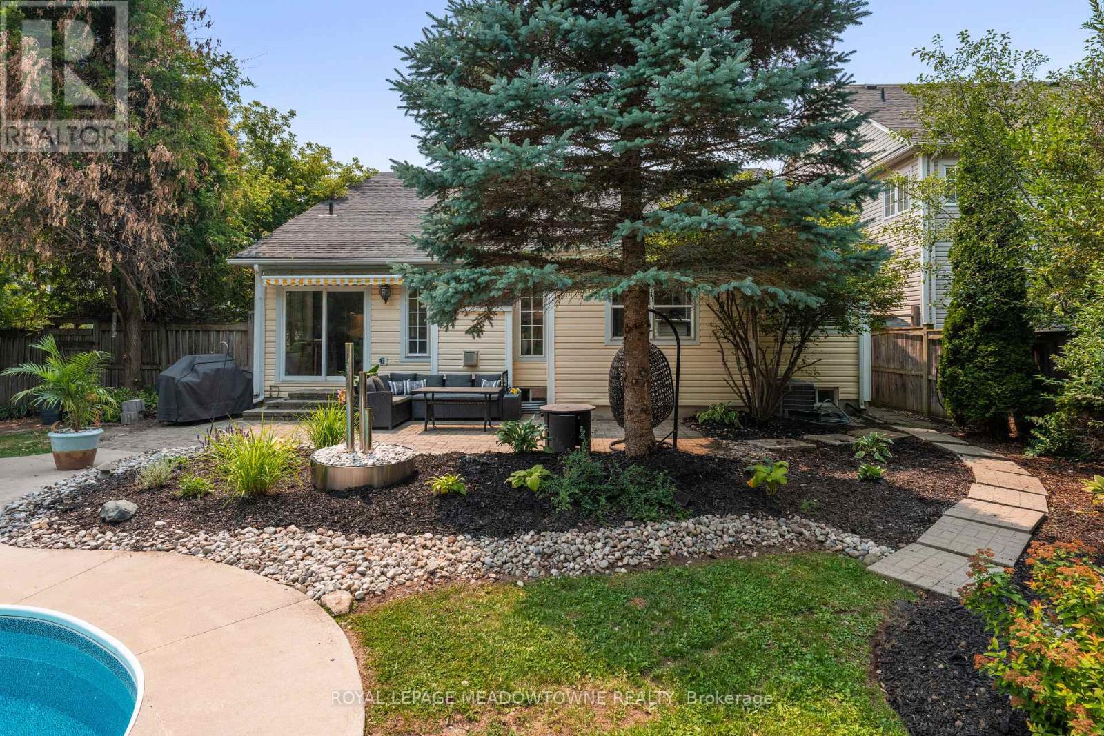 Photo 46 of 65 Browns Crescent, Halton Hills ON