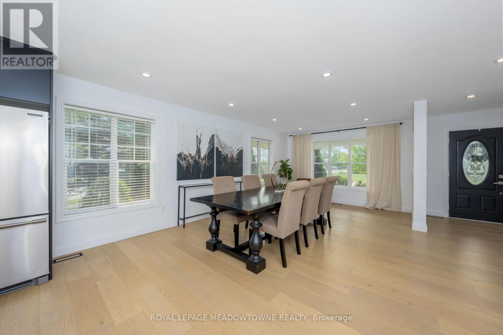 Photo 7 of 65 Browns Crescent, Halton Hills ON
