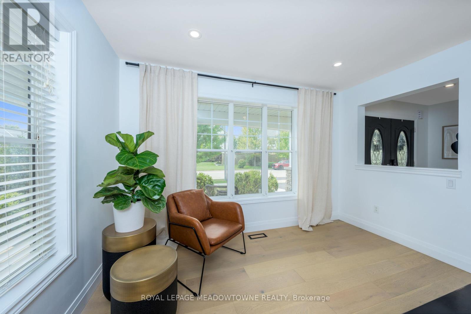 Photo 9 of 65 Browns Crescent, Halton Hills ON
