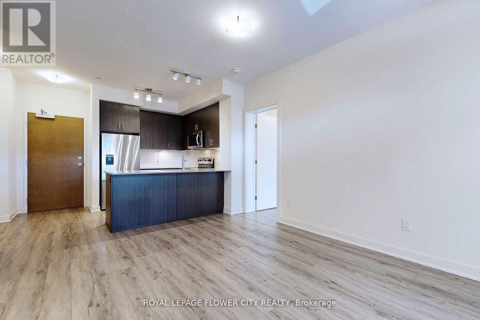 Photo 11 of 106 320 Plains Road E, Burlington ON