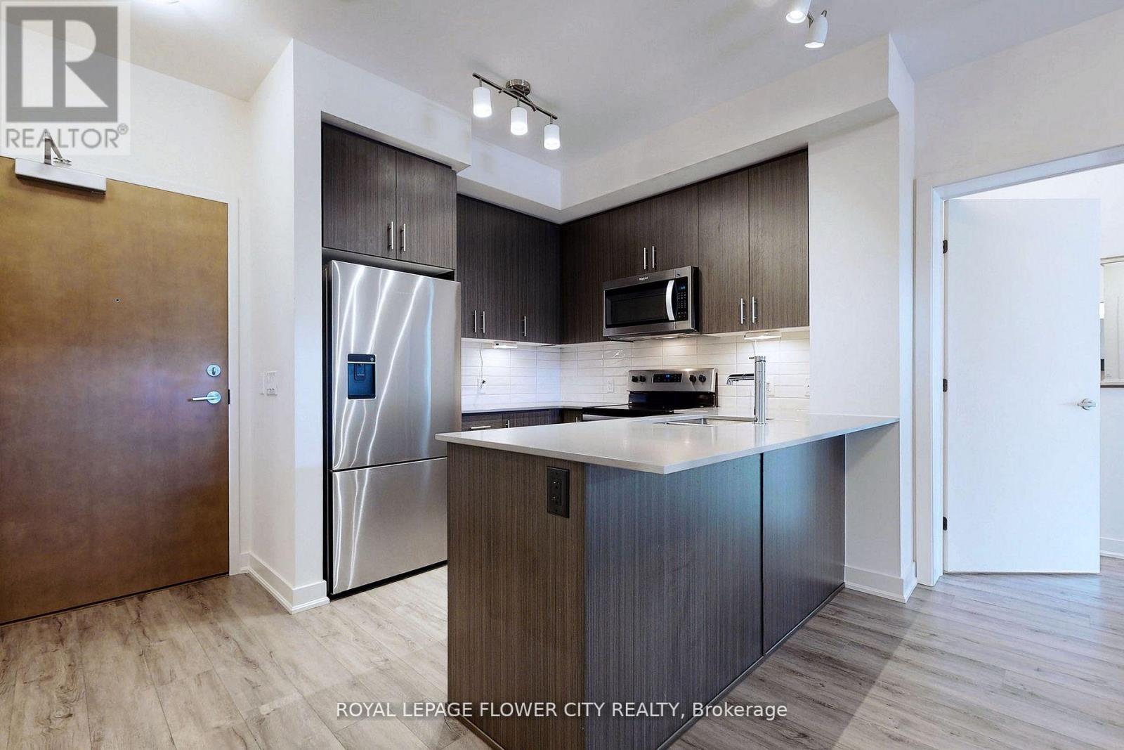 Photo 13 of 106 320 Plains Road E, Burlington ON