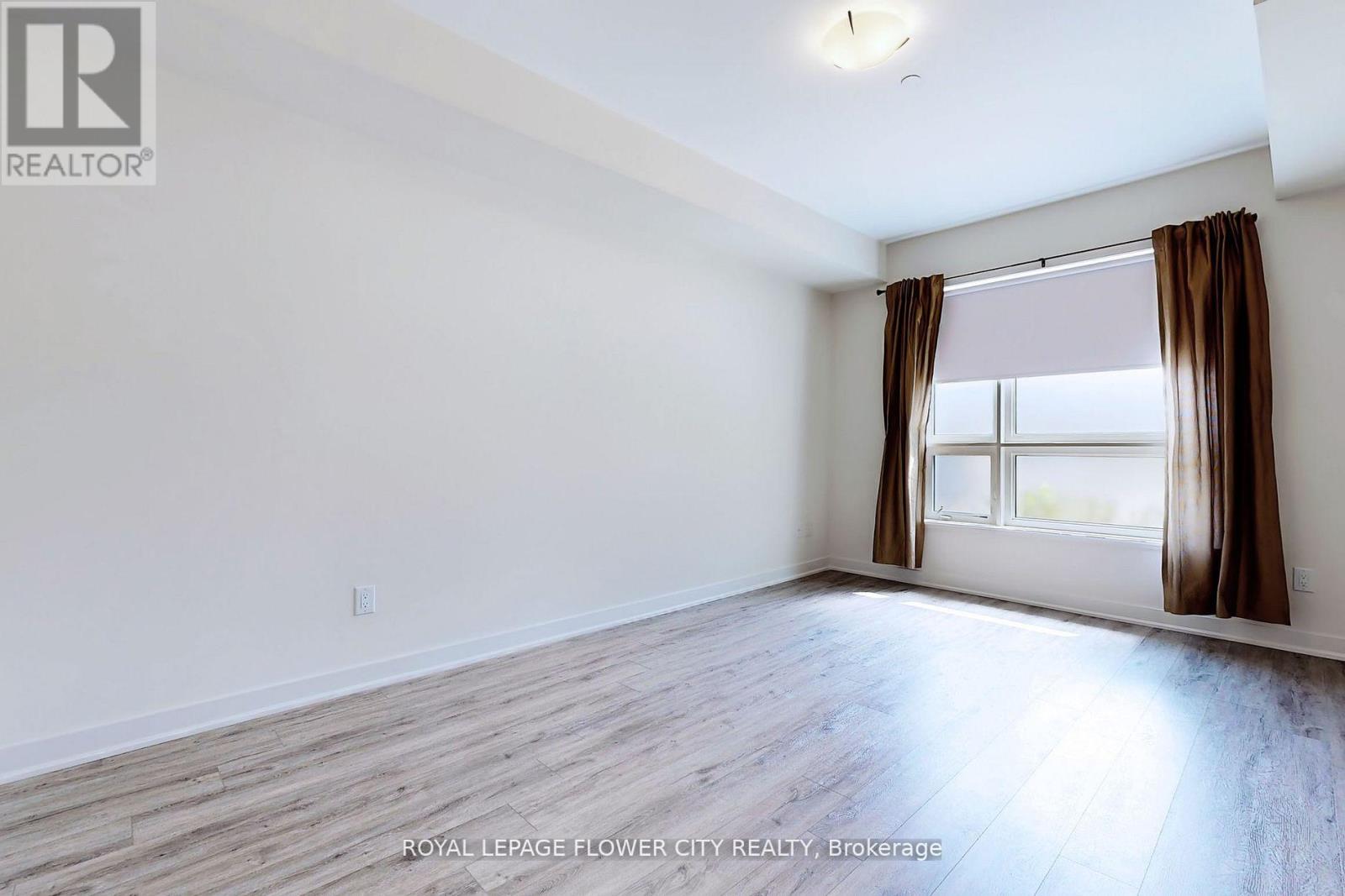 Photo 17 of 106 320 Plains Road E, Burlington ON
