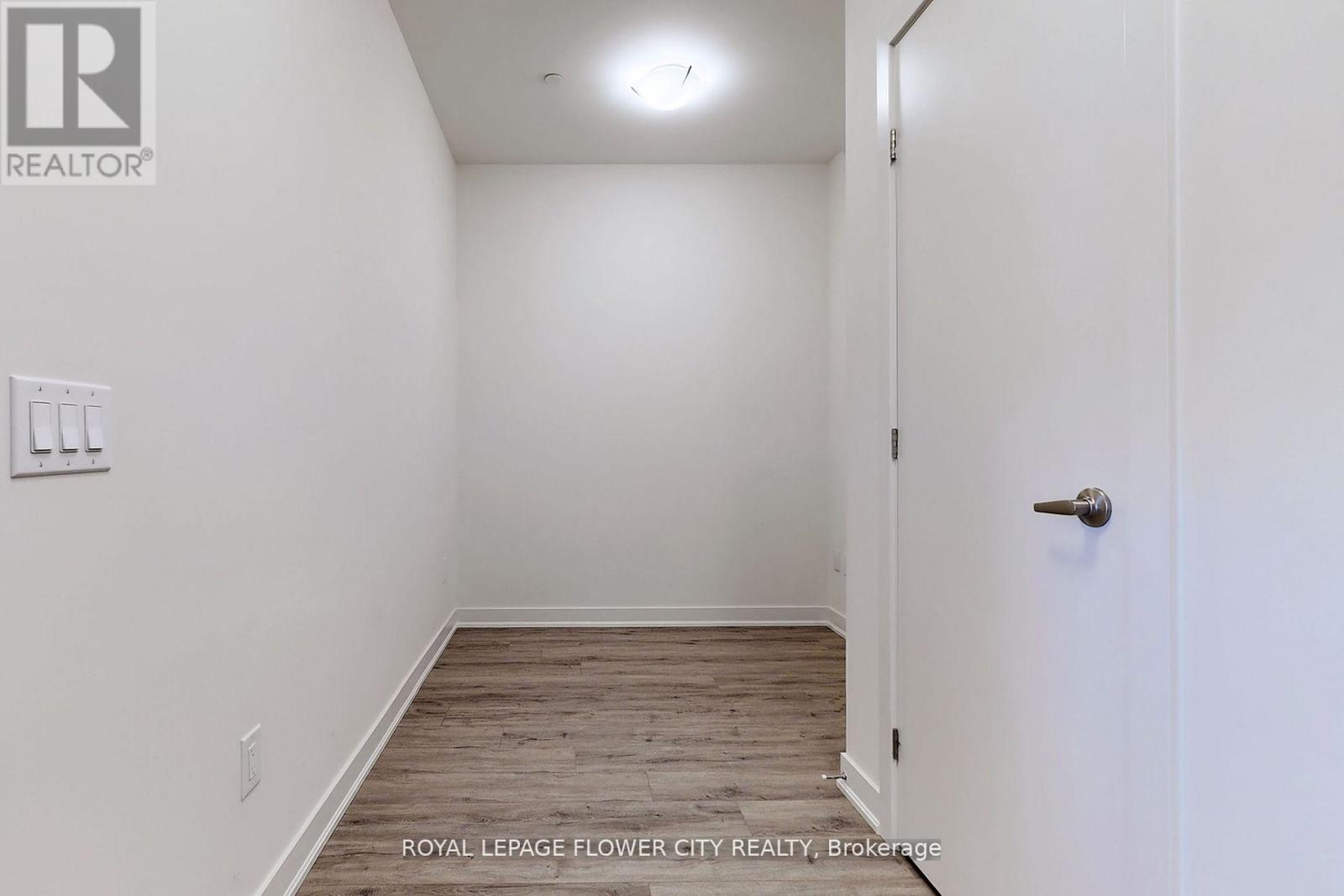 Photo 26 of 106 320 Plains Road E, Burlington ON