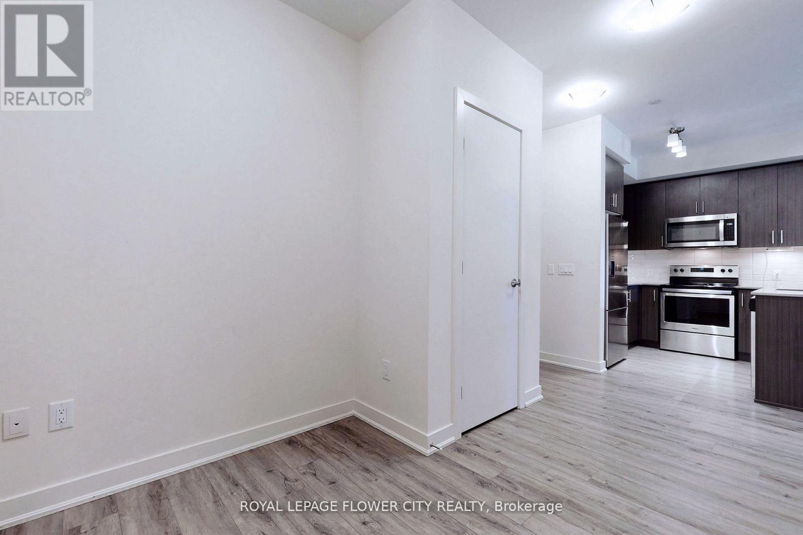 Photo 27 of 106 320 Plains Road E, Burlington ON