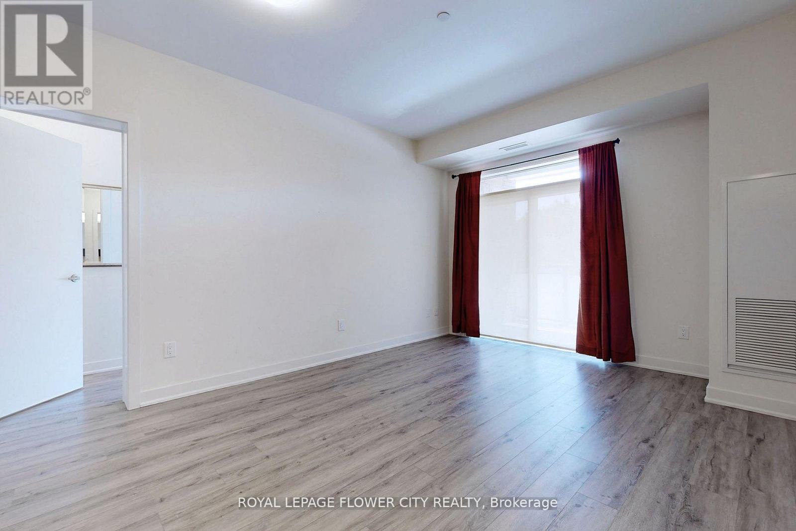 Photo 8 of 106 320 Plains Road E, Burlington ON