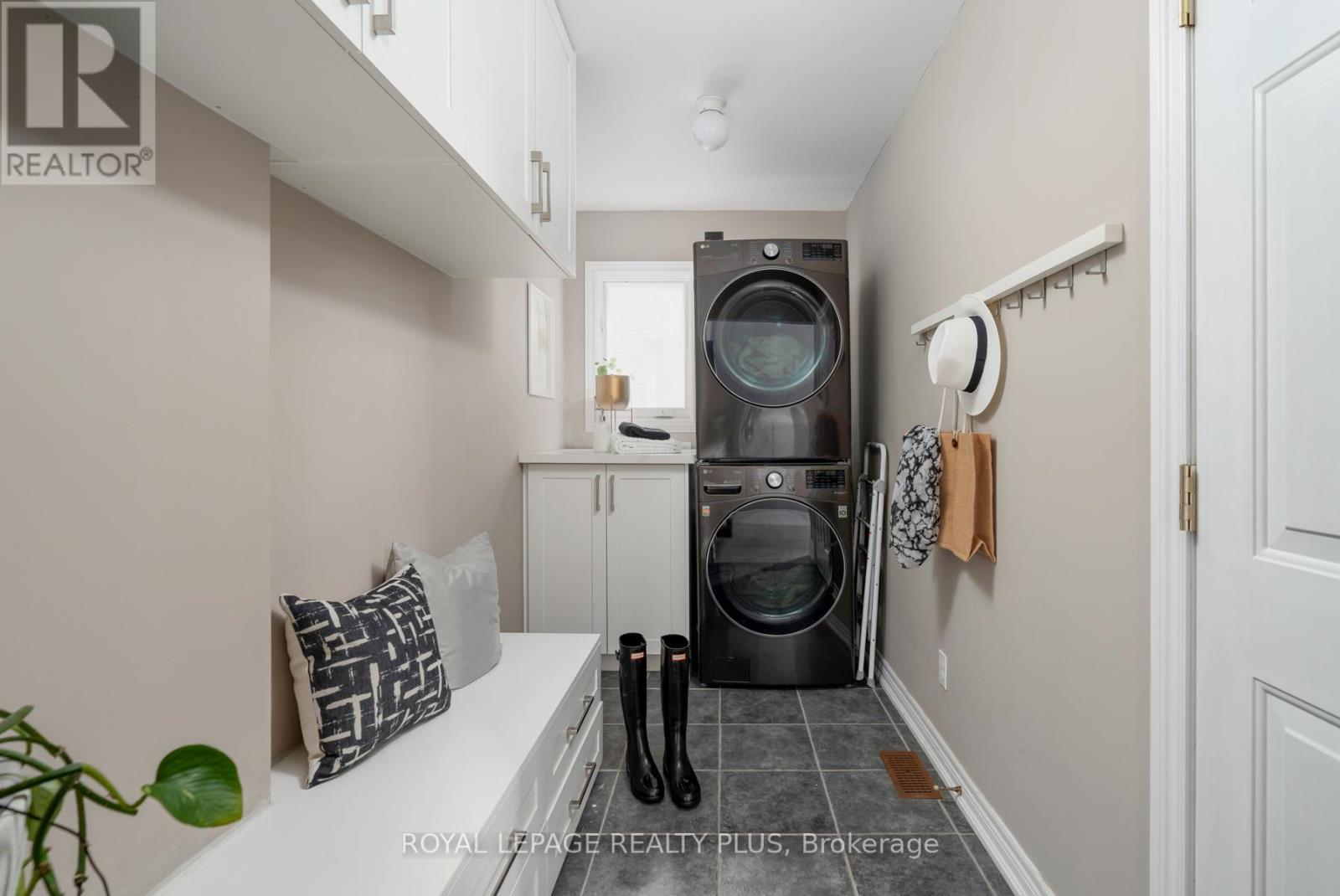 Photo 34 of 1059 Mcclenahan Crescent, Milton ON