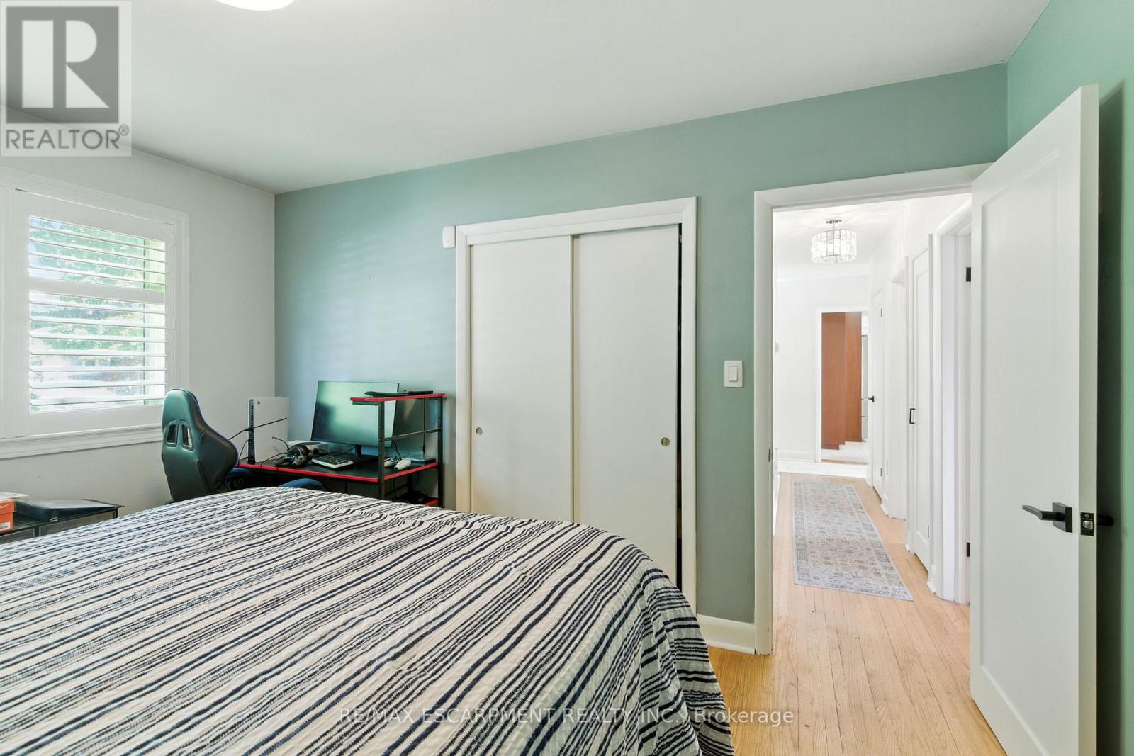 Photo 13 of 2224 Ghent Avenue, Burlington ON