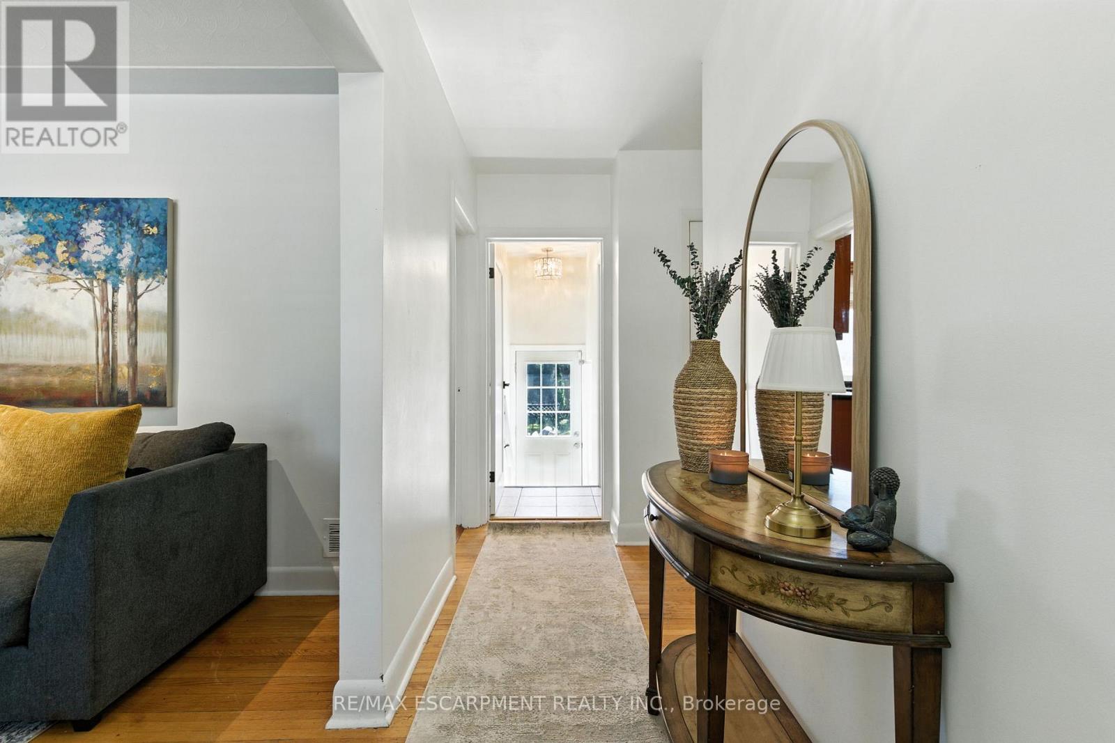 Photo 3 of 2224 Ghent Avenue, Burlington ON