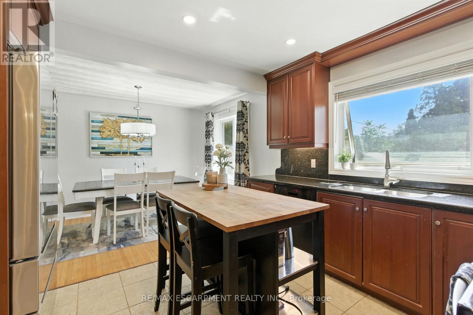 Photo 9 of 2224 Ghent Avenue, Burlington ON