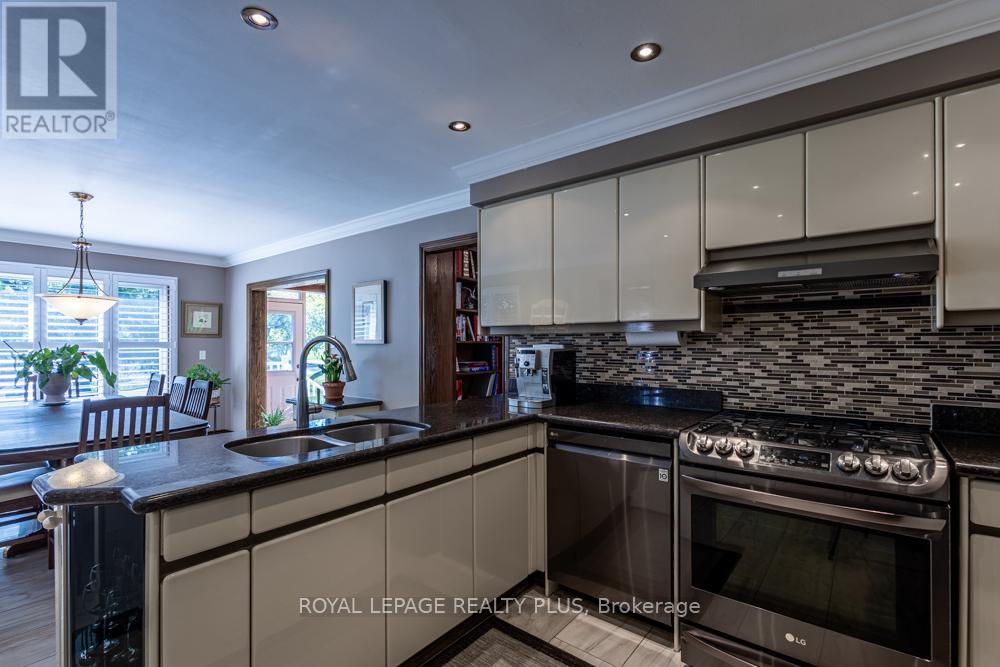 Photo 18 of 1827 Folkway Drive, Mississauga ON