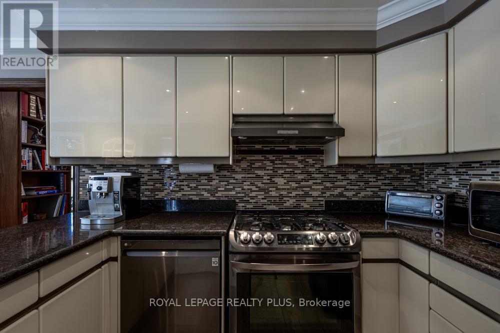 Photo 19 of 1827 Folkway Drive, Mississauga ON