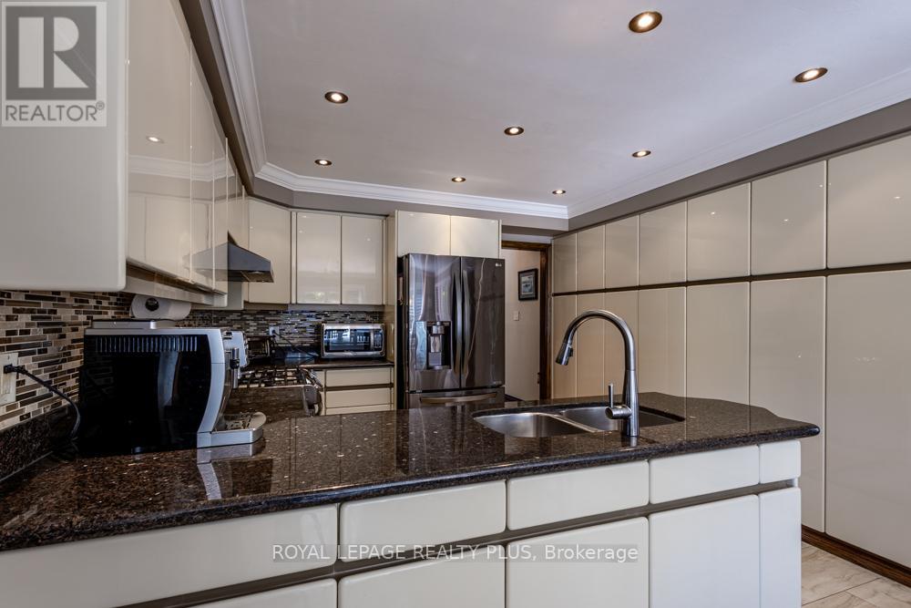 Photo 20 of 1827 Folkway Drive, Mississauga ON