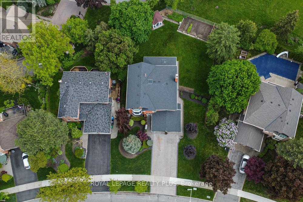 Photo 3 of 1827 Folkway Drive, Mississauga ON