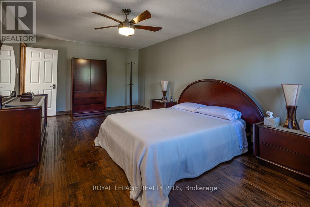 Photo 34 of 1827 Folkway Drive, Mississauga ON