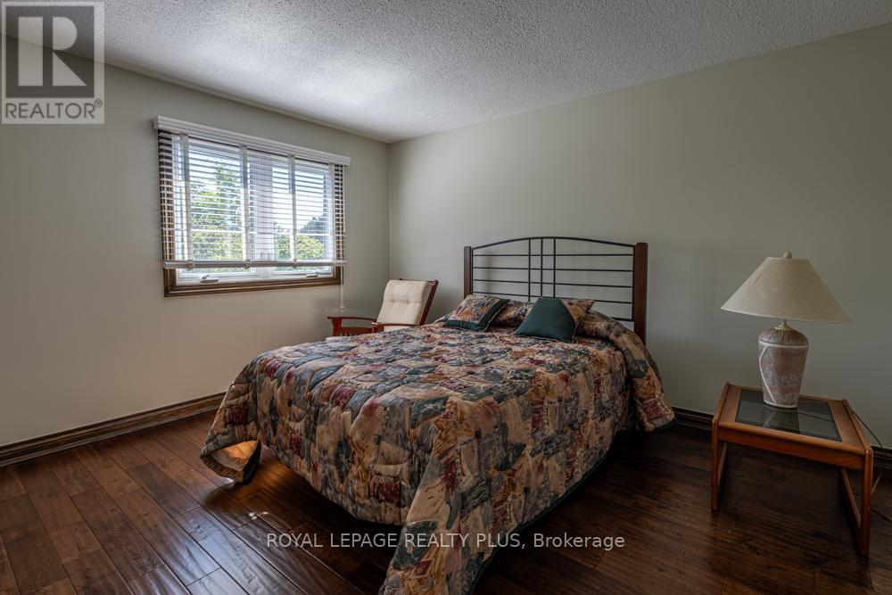 Photo 37 of 1827 Folkway Drive, Mississauga ON
