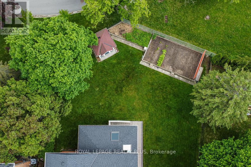 Photo 4 of 1827 Folkway Drive, Mississauga ON