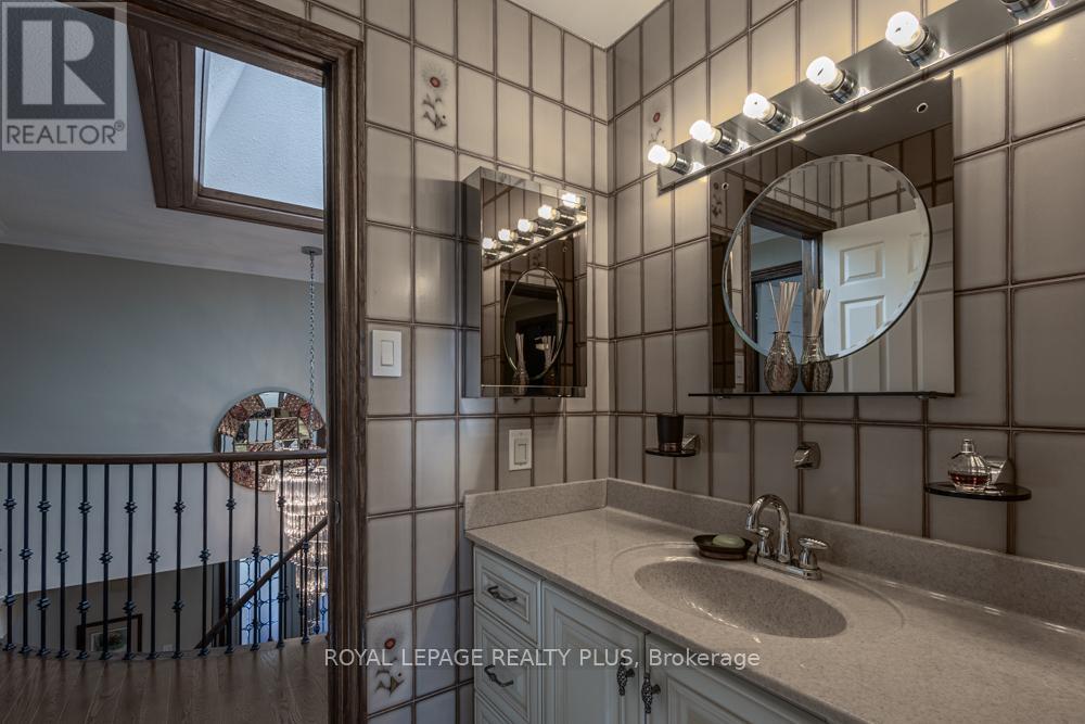 Photo 42 of 1827 Folkway Drive, Mississauga ON