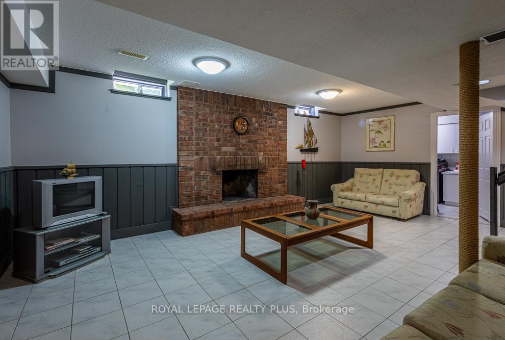 Photo 44 of 1827 Folkway Drive, Mississauga ON