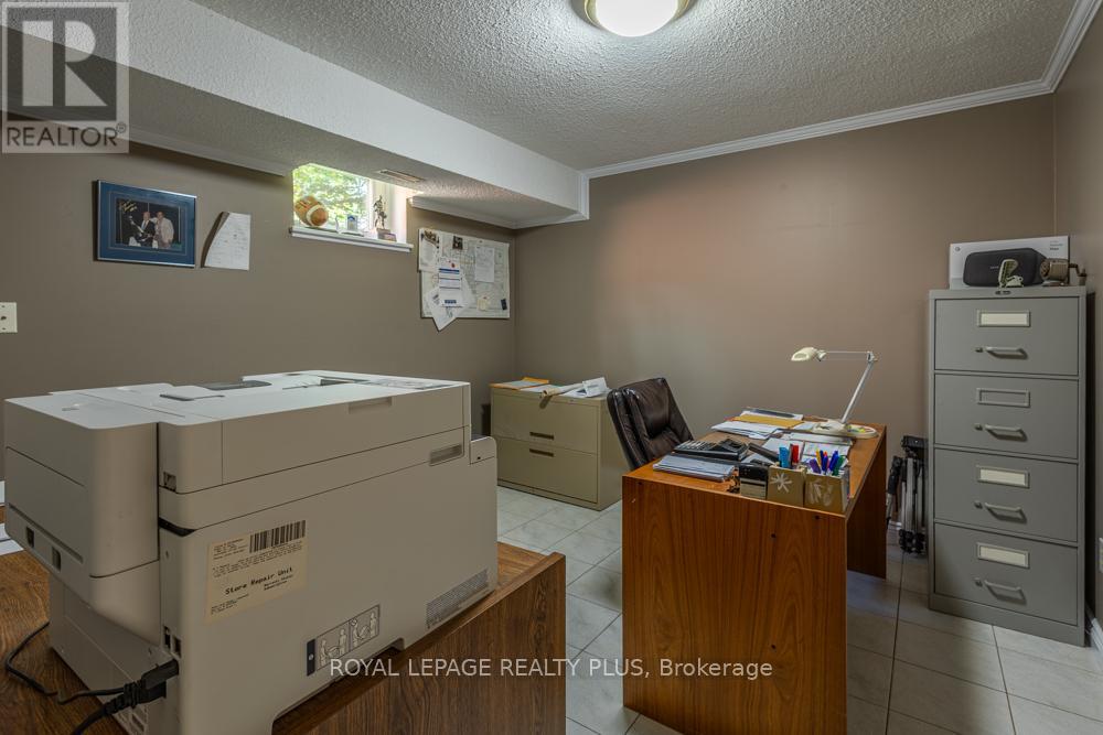 Photo 45 of 1827 Folkway Drive, Mississauga ON
