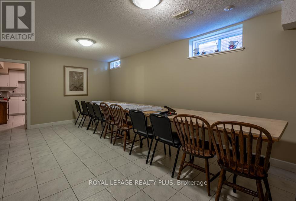 Photo 46 of 1827 Folkway Drive, Mississauga ON