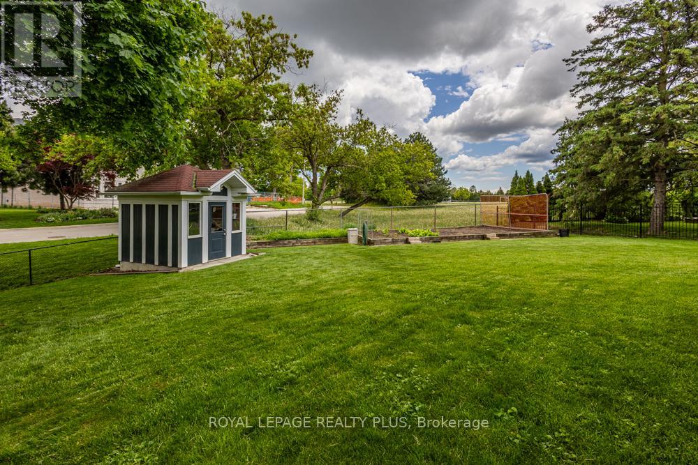 Photo 9 of 1827 Folkway Drive, Mississauga ON