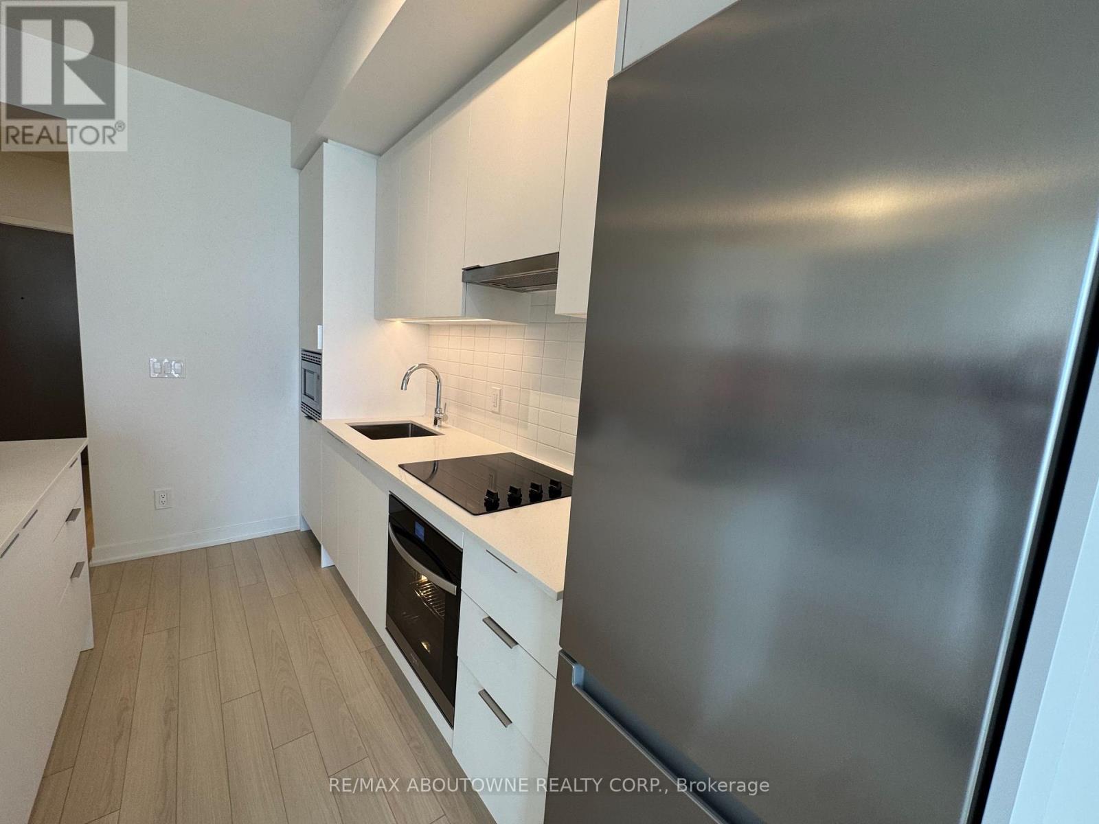 Photo 10 of 906 3079 Trafalgar Road, Oakville ON