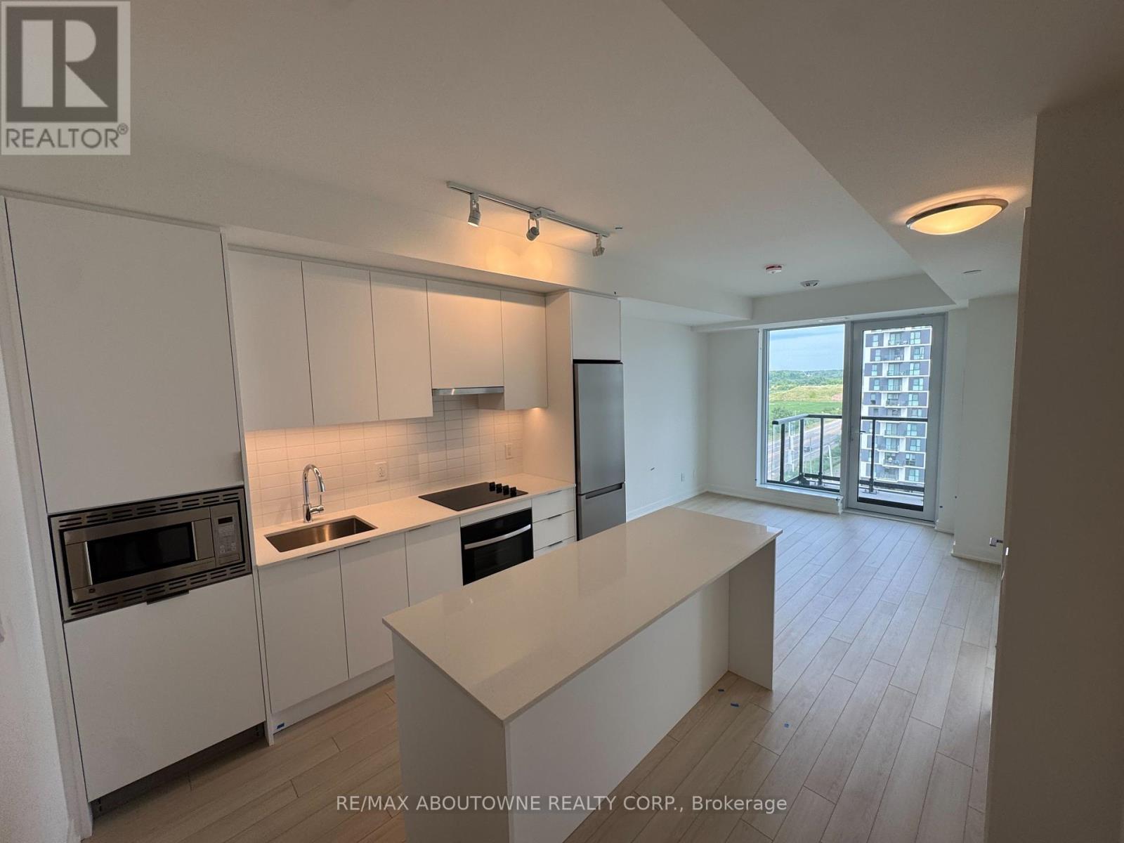 Photo 2 of 906 3079 Trafalgar Road, Oakville ON