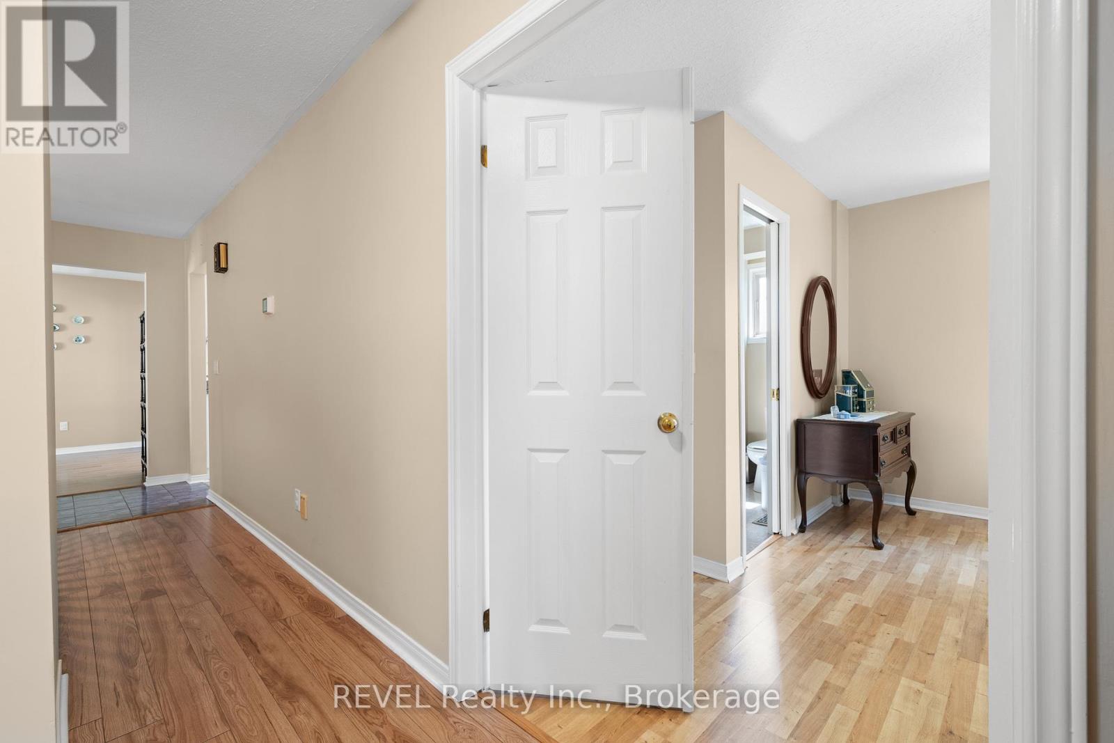 Photo 17 of 101 Wellandvale Drive, Welland ON
