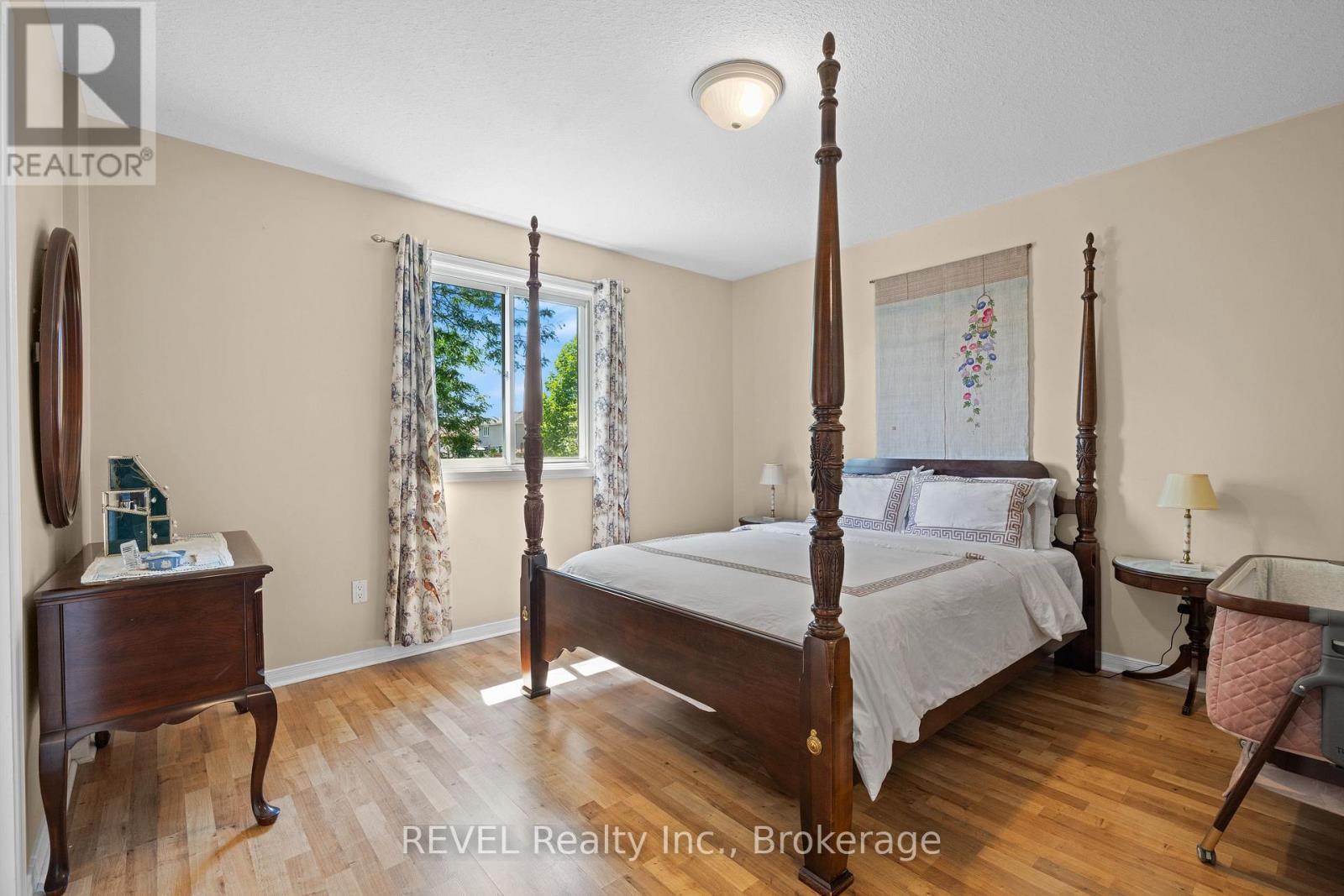 Photo 18 of 101 Wellandvale Drive, Welland ON