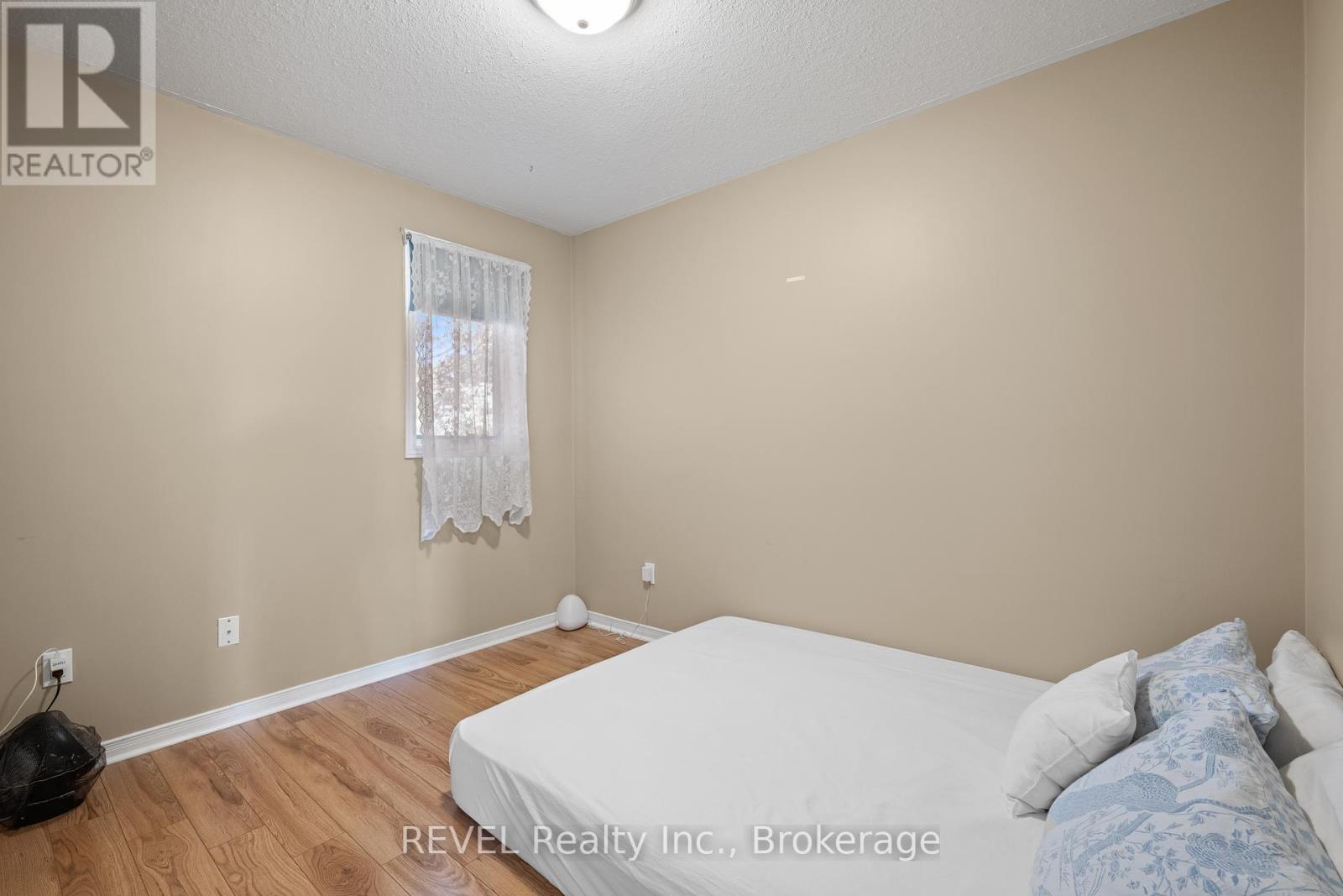 Photo 23 of 101 Wellandvale Drive, Welland ON
