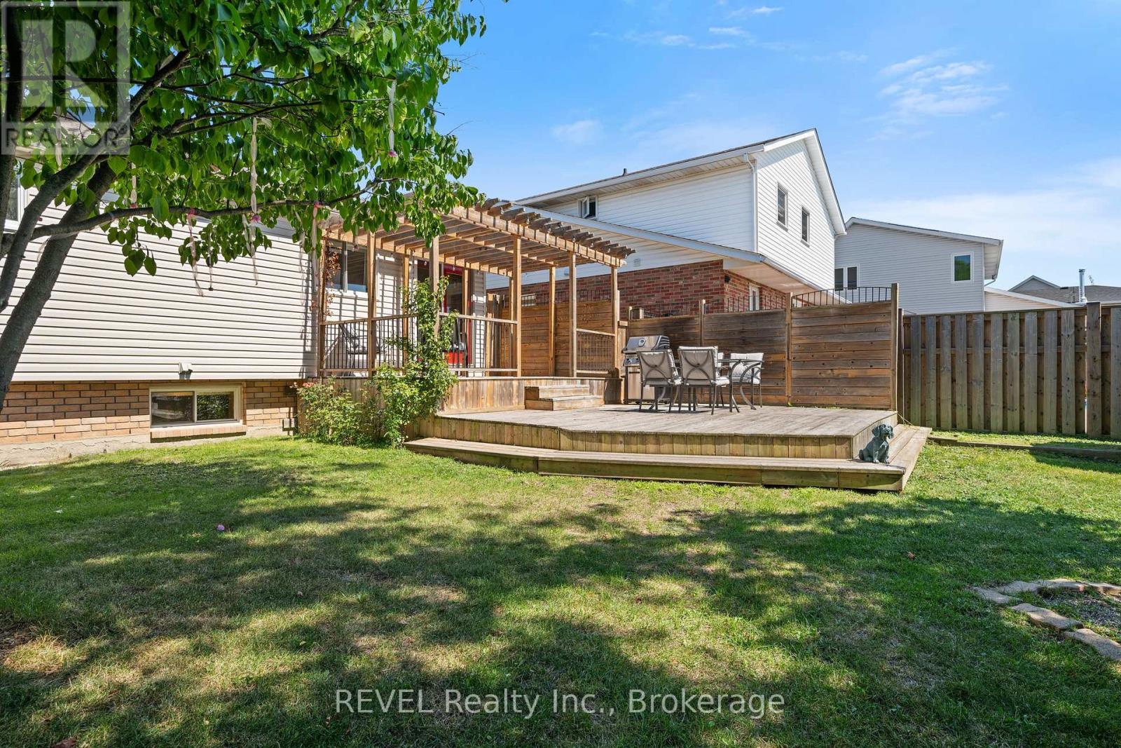 Photo 5 of 101 Wellandvale Drive, Welland ON