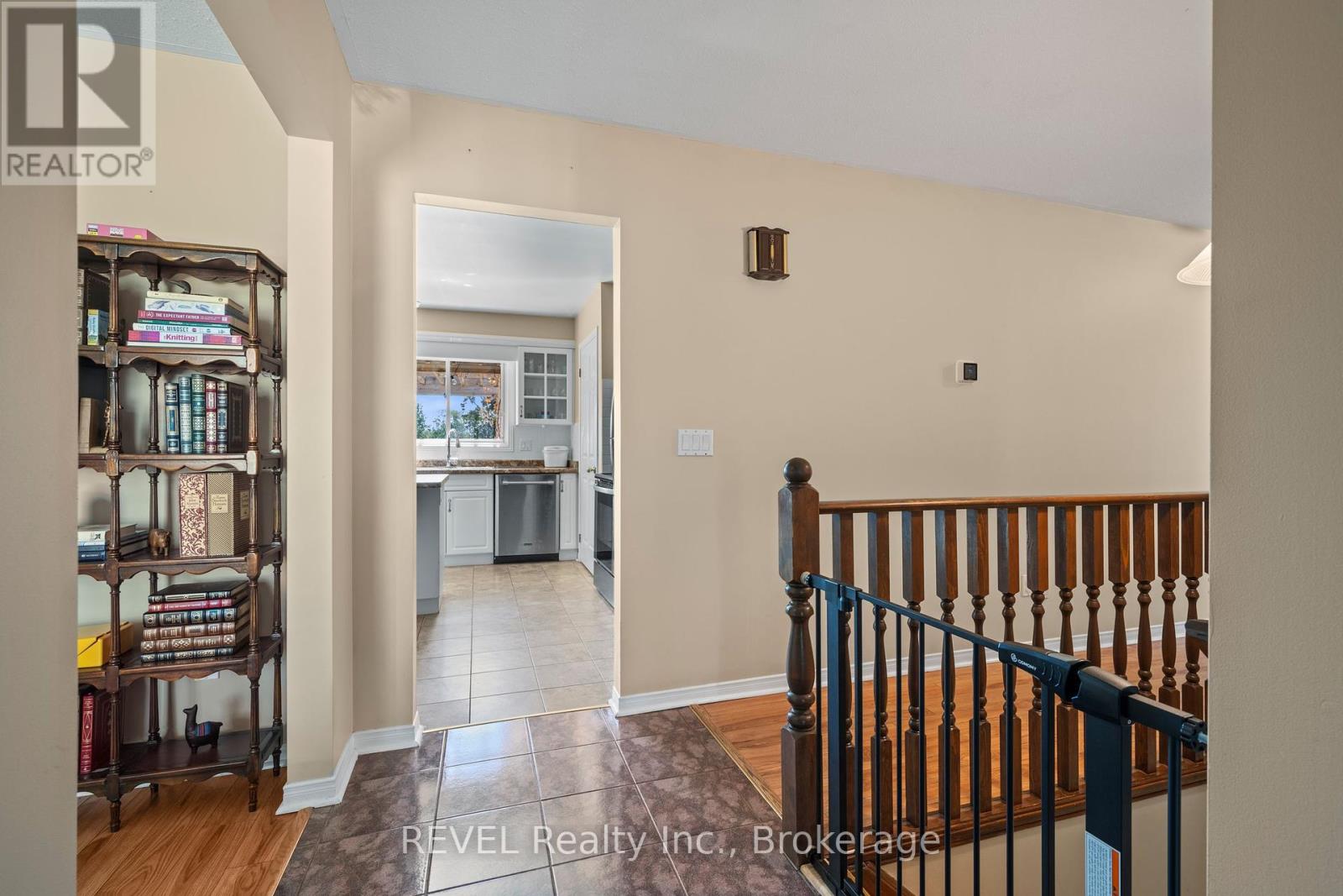 Photo 7 of 101 Wellandvale Drive, Welland ON
