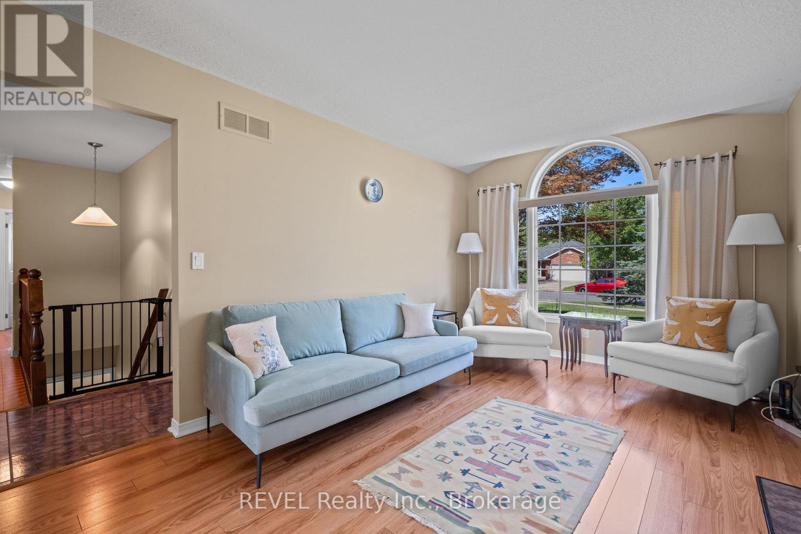 Photo 9 of 101 Wellandvale Drive, Welland ON