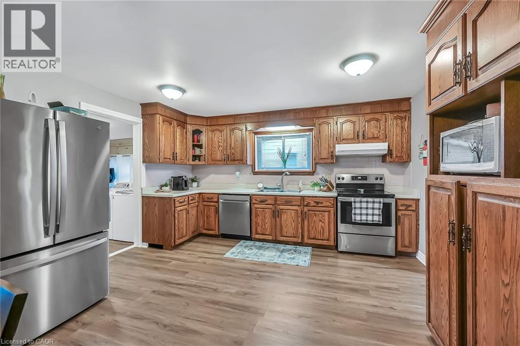 Photo 11 of 122 Fairview Avenue E, Dunnville ON