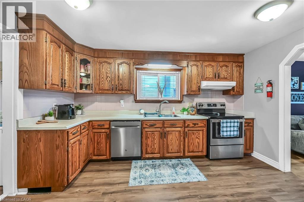Photo 12 of 122 Fairview Avenue E, Dunnville ON