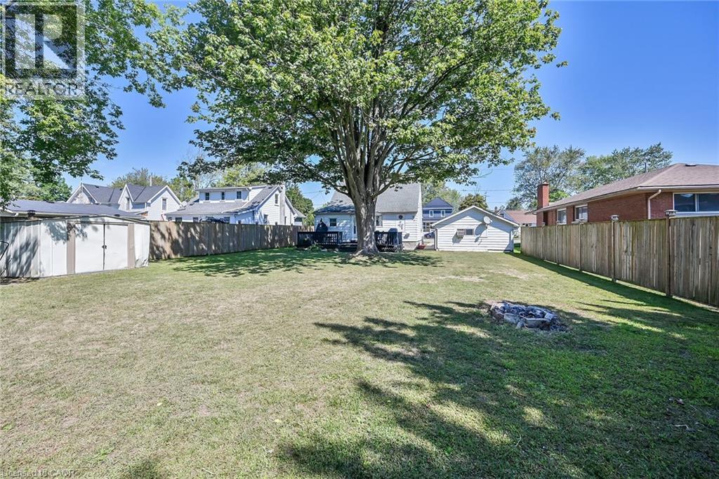 Photo 4 of 122 Fairview Avenue E, Dunnville ON