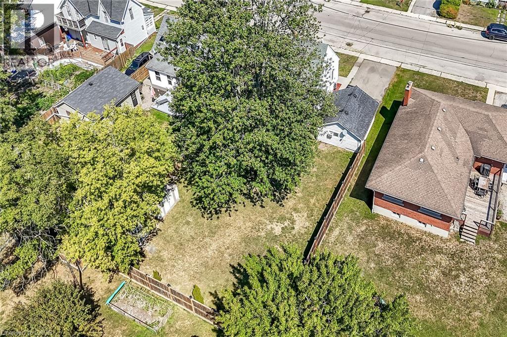 Photo 46 of 122 Fairview Avenue E, Dunnville ON