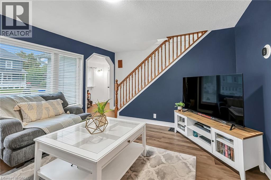 Photo 5 of 122 Fairview Avenue E, Dunnville ON