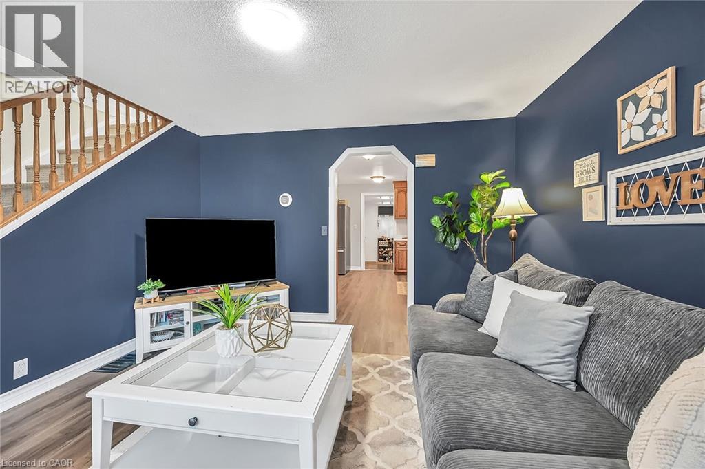 Photo 8 of 122 Fairview Avenue E, Dunnville ON