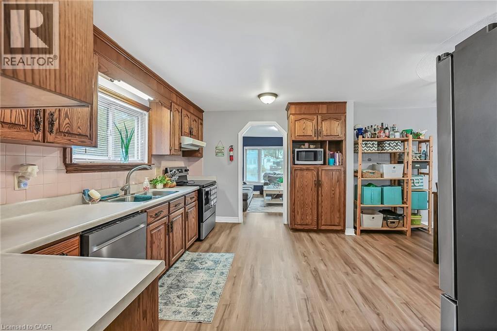 Photo 9 of 122 Fairview Avenue E, Dunnville ON